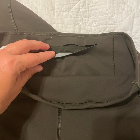 Lululemon In Movement 28” everlux leggings olive green - Picture 9 of 10